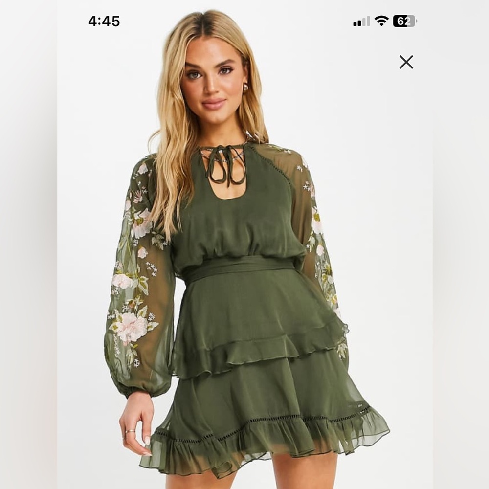 Super cute green embroidered dress!